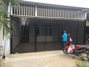 chính chủ bán rẻ căn nhà mặt tiền đường hùng vương