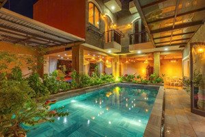chào bán căn villa hồ bơi siêu đẹp, mt đường 10m5, dt 300m2, ngang 18m, khu biển sơn trà đà nẵng
