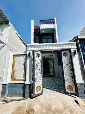 nhà đẹp giá tốt - giáp tphcm chỉ 2 phút đi xe