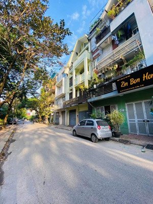 cần bán gấp lk 100m2, 5t, kd tốt, giá hợp lý tại nguyễn khuyến, đường 19/5, văn quán, hà đông.