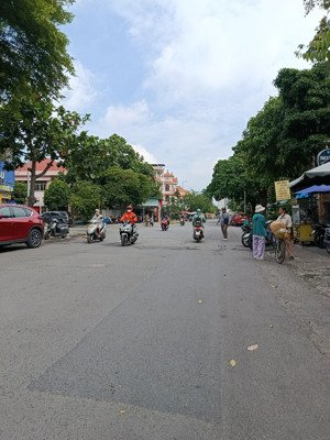 bán lô góc đất biệt thự đường 14 (bên sông), hiệp bình chánh, thủ đức, 30 tỷ, 271 m2 + 140m2