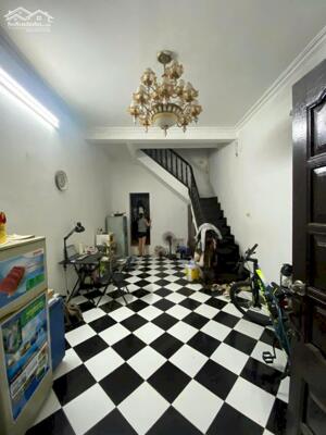 Cho thuê căn hộ tập thể phố Minh Khai, 90m2, 3 ngủ, 7.5 Triệu cho ở sinh viên, gđ