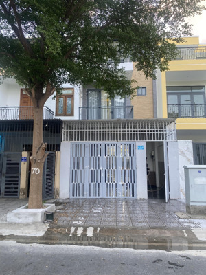 bán hoặc thuê nhà 3 tầng mỹ gia gói 2 vĩnh thái, dt: 100m2 , ngang 5m , giá 7,3tỷ , thuê 20tr/th