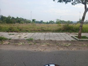 ngộp ngân hàng cần bán gấp lô đất đối diện công viên khu hưng vượng. biên hòa new city