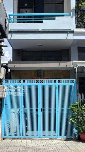 nhà 3 lầu - vị trí cực đẹp - mặt tiền đông đúc phạm văn chí q. 6