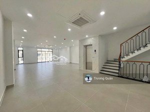 tòa nhà văn phòng vị trí đẹp cho thuê theo tầng phù hợp nhiều nhu cầu khách hàng tại kđt vạn phúc