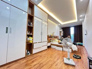 mặt hồ hoàng cầu - 6 tầng thang máy - ô tô tránh - vừa ở vừa kinh doanh - nhỉnh 18 tỷ