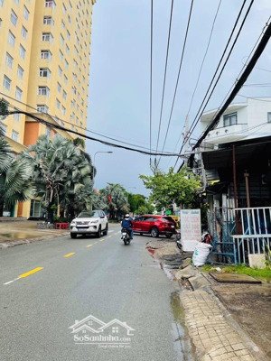 bán nhà mt trương phước phan 6.6x26m nở hậu ra phía sau có lối đi riêng, gần lê văn quới.