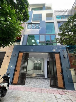 chính chủ cho thuê nhà đội cấn - ba đình, 130mx5t mt 6m, đường 2 làn oto, sân vườn thoáng mát, 30tr