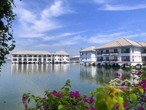 cho thuê mặt bằng lô góc 62m2, vỉa hè rộng, đối diện công viên view hồ tây cực đẹp