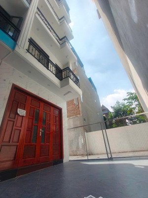 bán nhà phúc đồng 42mx5t hơn 6 tỷ. nhà mới đẹp, ngõ 3m thoáng rộng.