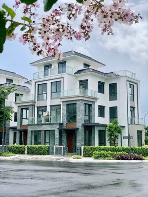 biệt thự khép kín ven sông tặng gói nhà thông minh + 2 năm phí quản lý