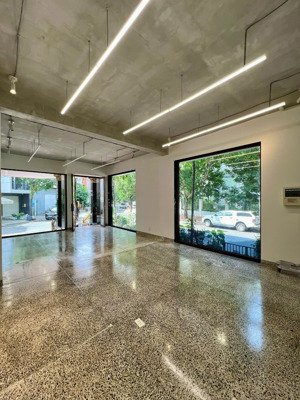 cho thuê văn phòng góc 2 mt, an phú dtsd 170m2, 1 hầm trệt + lầu 1 trống suốt, giá 35tr/ tháng