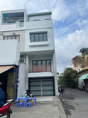 cho thuê căn góc 2mt đường nơ trang long lề đường 10m