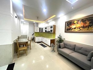 bán nhà hxh cmt8 gần công viên lê thị riêng tân bình