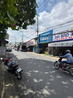 chủ gửi mặt tiền chợ huế bà điểm hóc môn 5.2x18 xây 2 lầu giá 6.4 tỷ thương lượng