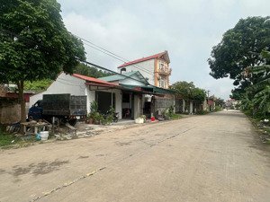 đất chính chủ, sẵn sổ ,trục chính xã - kinh doanh dc luôn , nằm sát dự án vin, sâm golf nham biền