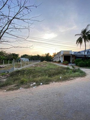 tôi chính chủ bán lô đất mt nhựa kp hòa hưng ngang 10 dài 68m, giá 540tr tl nhẹ lộc lá cho khách