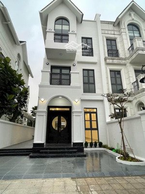 cho thuê biệt thự cực hiếm, ngay hồ 24,5ha, gần công viên vị trí đẹp, dt 150m2, 32tr/tháng