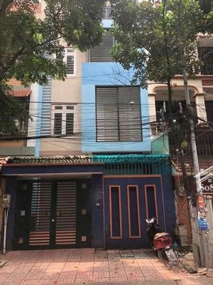 cho thuê bt liền kề dịch vọng -cầu giấy -100m2,4 tầng ,mỗi tầng 2 phòng,oto đỗ cửa vào được luôn