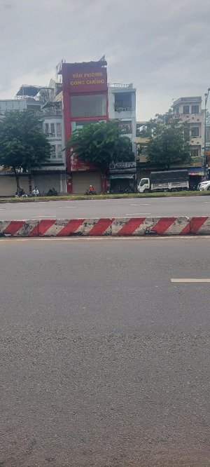 cho thuê tòa nhà 4 lầu - vị trí đẹp đường trường chinh ngay cầu vượt an sương, hồ chí minh