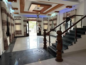 bán gấp, nhà 2 tầng (10.5m x 31.8m) đường 8m mt gò cát, tl