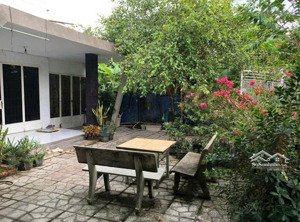 bán nhà sân vườn dt 174m2, giá 2tỷ170, ngay sát công viên bình nhâm, sổ sẵn, hỗ trợ vay ngân hàng