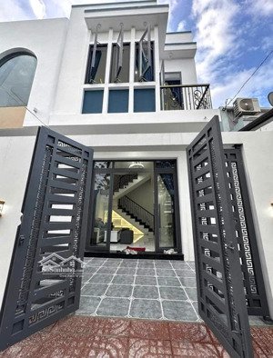 cần thanh lý căn nhà gần ngã tư chợ hưng long, bình chánh