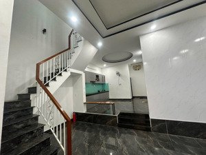 bán nhà mt trần cao vân - gần lê độ