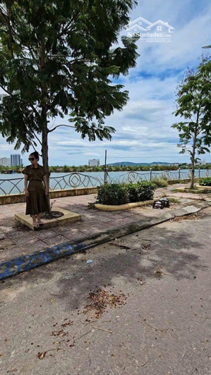 giảm 200tr, hiếm có khó tìm, duy nhất căn view sông, 85m2, lộ giới 16m. lh: 