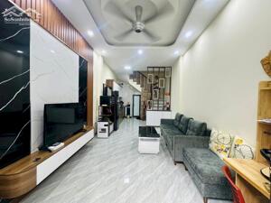 NHÀ HẺM Ô TÔ NGUYỄN THỊ THẬP 76,5m2(4,5x17) 4 TẦNG CHỈ 8 TỶ.