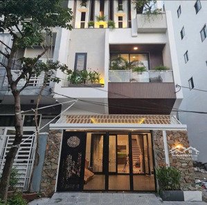 nhà mới xây đẹp lung linh, full nội thất hiện đại, dtsd 250m2, phường cô giang, quận 1