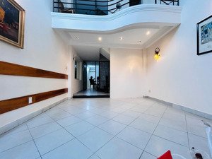 cho thuê nhà 5 tầng có sân để xe, dt: 5*18m, đường đặng dung, quận 1, giá chỉ 38 triệu