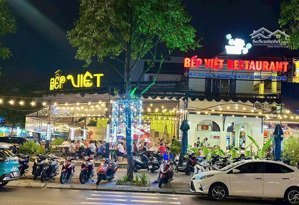 cho thuê nhà lô góc hot nhất phố duy tân, tổng dt 300m, mt lô góc 30m nhận diện tốt mọi mô hình!