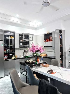 hải châu, nhà 3 tầng - góc 2 mặt tiền, gần sông hàn và cầu thuận phước. giá nhỉnh 9 tỷ