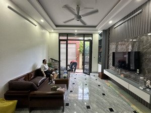 hàng hiếm phố láng hạ nhà lô góc, dân xây - đường thông - 28m2 - 5 tầng - cách 100m ra mặt phố láng