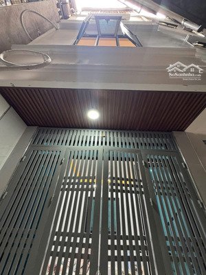 bán nhà đống đa, 4 tầng mới đẹp. bán gấp giá rẻ cho anh chị thiện chí. vị trí đẹp, gần phố