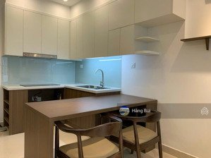 cần bán gấp căn 1 ngủ + 1, full đồ, giá 3.2 tỷ view thoáng,, tầng đẹp, khu s4, vinhomes smart city