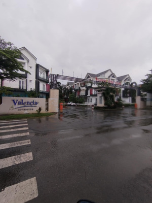 nhà phố 75m (5x15) compoud,kdc valencia riverside , 1000 nguyễn duy trinh,p phú hữu,thủ đức(6ty299)