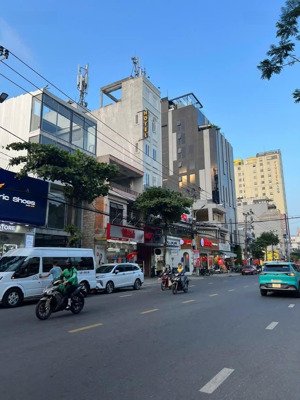 nhà 3 tầng mtkd nguyễn văn thoại sầm uất. dòng tiền 25 triệu tháng.