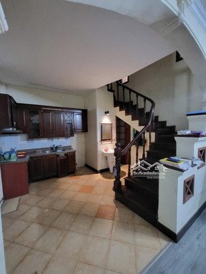 bán nhà mặt phố cự lộc lô góc vỉa hè kinh doanh đỉnh