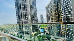 6triệu 2pn2wc nhà trống có rèm máy nước nóng kế bên trạm vinbus vincom