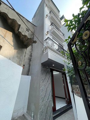 bán gấp nhà riêng tại thạch bàn, 5,98 tỷ, 31m2, đầy đủ nội thất, sân để xe rộng