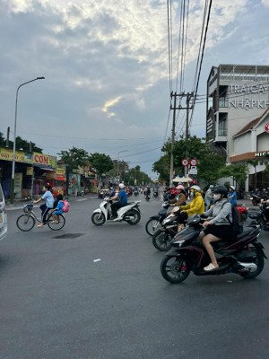 bán gấp nhà mặt tiền đường hai bà trưng, phường đông hoà, tp. dĩ an