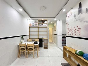 cho thuê nhà 3pn 2wc 4x13m full nội thất thoáng mát 1 trệt 1 lầu ngay nguyễn trãi quận 5