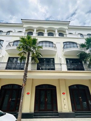 58.5m2 hoàn thiện 5 tầng sổ cầm tay giá chỉ 8,6 tỷ tại vinhomes ocean park 2 lh: 