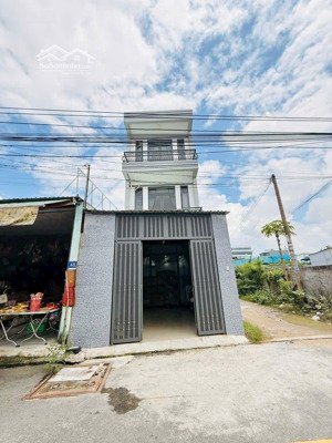 chính chủ cần bán trệt 2 lầu 2 mt ngay trung tâm tân đông hiệp. dt 82m. 4pn, 3wc. đã hòan công.