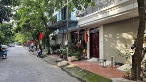 bán phân lô vỉa hè dịch vụ văn la, dt 50m2/mt 5,5m, đường ô tô 14m, full nội thất mới