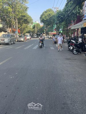 cần bán nhà 1 trệt 1 lầu ngay trường chính trị, gần đường vũ hồng phô p.bình đa giá 3,9 tỷ