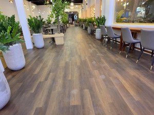 sàn 250m2, 20tr, ngay cổng vào chung cư, 2 mặt tiền; rất hợp mở yoga, spa, dạy học quy mô lớn..